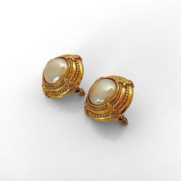 Vintage Faux Pearl Gold Circular Clip Earrings - Picture 4 of 7